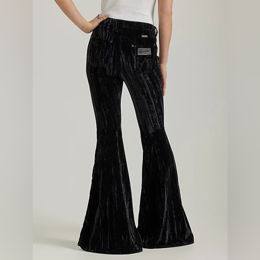 Wrangler Retro High Rise Velvet Trumpet Flare Pant‎ new